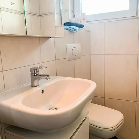 Messewohnung Fuer 5 Gaeste Mit Balkon Und Lift